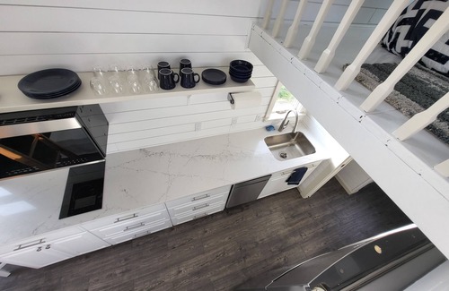 Ferndale Apartment | BRAND NEW Blueberry TINY House Stand-Alone is a Cozy Slice of Heaven!