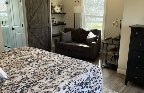 Columbia House | Brand NEW Carriage House Apartment within WALKING distance to MU and downtown!