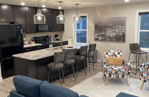 Columbia House | Brand NEW Carriage House Apartment within WALKING distance to MU and downtown!