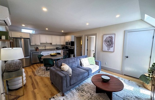 Stockbridge Apartment | Brand NEW Charming 2-bedroom apartment with WiFi, AC on Main Street Stockbridge