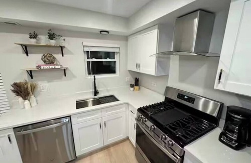 Brookfield Apartment | BRAND NEW constructed duplex in the heart of Brookfield (Brookfield, IL)