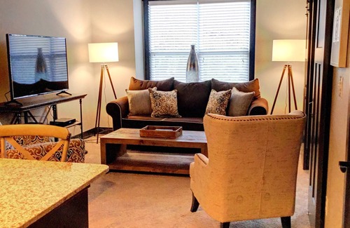 Lexington Apartment | *Brand New Cozy Apartment|Close to Everything*