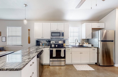 Eufaula House | Brand-new Lake Eufaula home with firepit, front porch, grill, & W/D