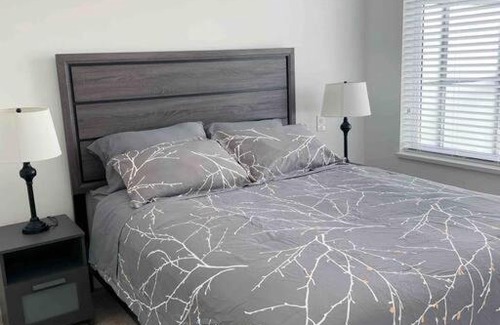 Willoughby Apartment | Brand New Luxury 1 Bedroom Condo W/Free Parking