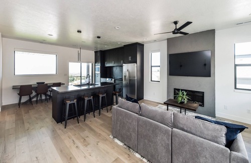 Smithfield Apartment | Brand New Modern - 1 bed 1 bath w/Sunset Viewsn