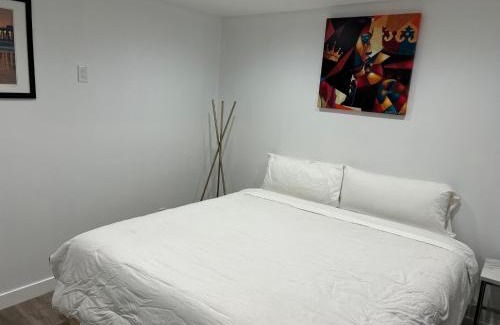 Lake Balboa House | Brand new private one bed one bath home with private parking for 2