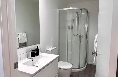 Hamilton North Villa | Brand New & Ready for You! By KOSH BNB