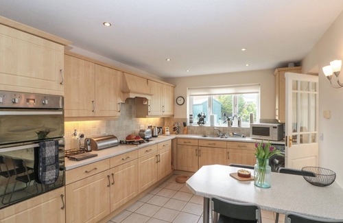 Flamborough House | BRAY NOOK, 7 CRAIKEWELLS, pet friendly, with a garden in Flamborough