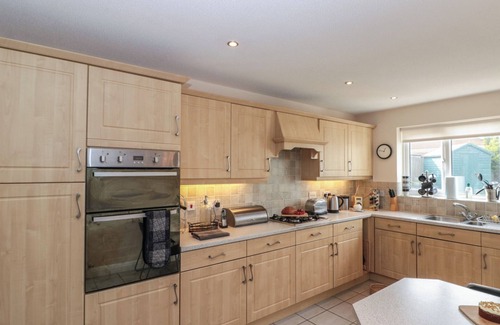 Flamborough House | BRAY NOOK, 7 CRAIKEWELLS, pet friendly, with a garden in Flamborough