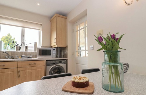 Flamborough House | BRAY NOOK, 7 CRAIKEWELLS, pet friendly, with a garden in Flamborough