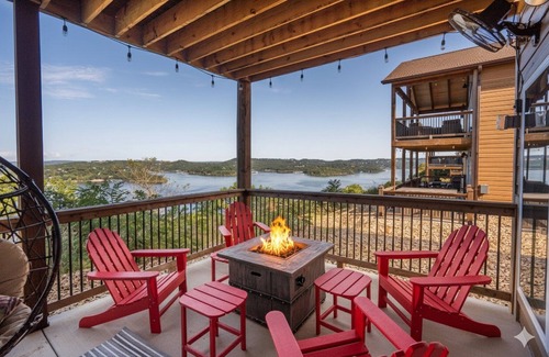 Kimberling City House | Breathtaking Lake Views, HotTub, Firepit, Trendy Game Room, EV Charger, Free Tickets!
