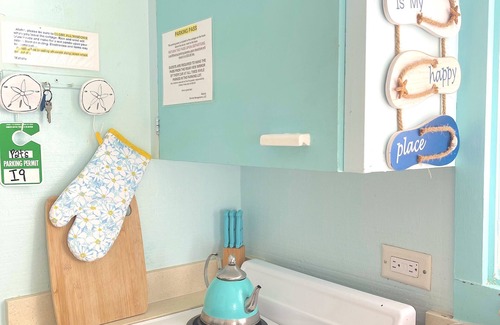 Punaluu Cottage | Breathtaking Ocean Views Beach Cottage