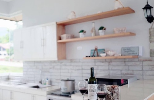 Poblacion Villa | Breathtaking sea and hill view. 5 mins drive to beach. Pet Friendly.