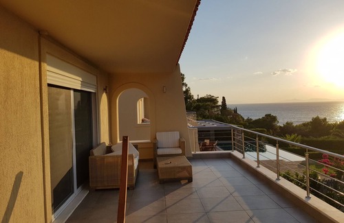 Palaia Fokaia Villa | Breathtaking Sunset Villa in Sounio near the beach