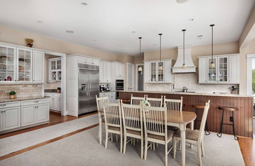 Edinburg House | Breathtaking Views Farmhouse Estate on 3 levels w/nearby activities year-round.