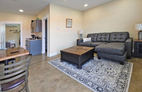 Grove City Apartment | Breckenridge Suites #1 - Charming 1-Bedroom Suite near Grove City Memorial Park