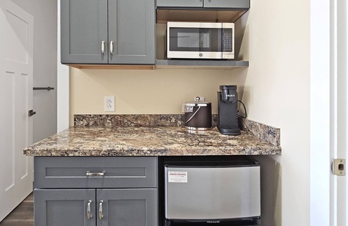 Grove City Apartment | Breckenridge Suites #1 - Charming 1-Bedroom Suite near Grove City Memorial Park