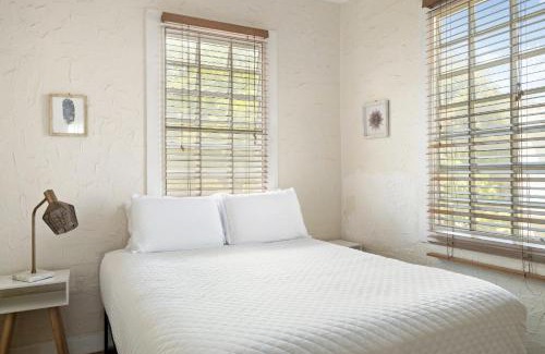 Parque Apartment | Breezy beach apt, steps to the sand! Full AC too - 18 Up