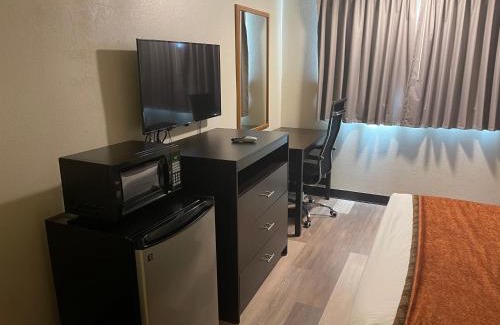 Clinton Hotel | Brentwood Inn Clinton