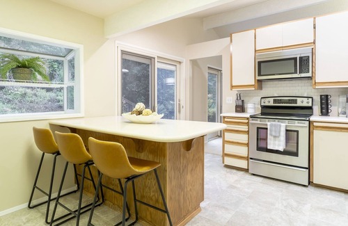 Northeast Bellevue House | Bretton Wood home blocks from Microsoft, Lake Sammamish m/s Seattle, Downtown