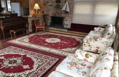 Whitmore Lake House | Brian Boru's White House Cttge On The Lake ~ Ann Arbor ~ Kayaks ~ Pontoon Avail