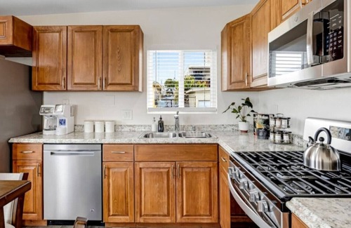 Grant Hill Villa | Bridge|Heated Pool/Spa |Downtown|Freeways|Airport