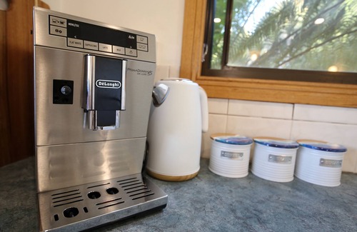 Port Arthur Cottage | Bridgecroft Beach Shack - blissful spa retreat for 6