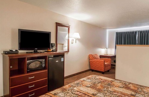 Sublimity Hotel | Bridgeway Inn & Suites