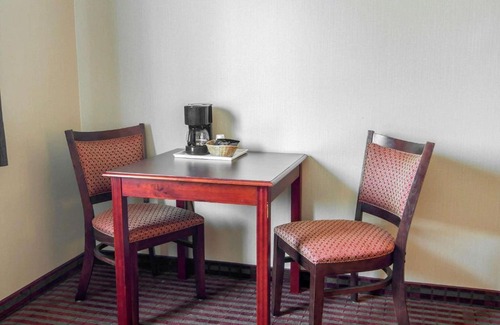 Sublimity Hotel | Bridgeway Inn & Suites