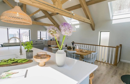 Rhosneigr Cottage | Brig y Don - a sea view that sleeps 8 guests in 4 bedrooms