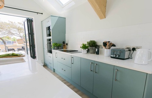 Rhosneigr Cottage | Brig y Don - a sea view that sleeps 8 guests in 4 bedrooms