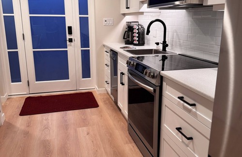 Saanich West Apartment | Bright 1BR Near VGH – Private, Central location, Pet Friendly