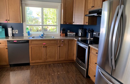 Foothills Apartment | Bright 2 bdrm, 13 minutes from Silver Star/Golf/Lakes