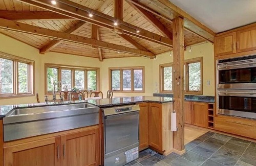 Turnagain House | Bright 2-Bedroom Home 5 min to Airport, Walk/Ski to Inlet, Parks & Coastal Trail