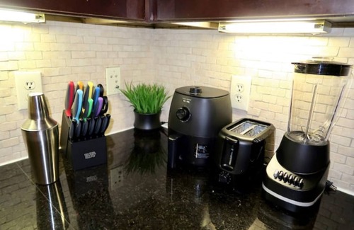 Astrodome Apartment | Bright 2BR APT Near NRG Stadium, Balcony Pool View, Free WIFI, GYM