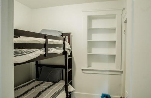 Walkerville Apartment | Bright 3 BDRM Unit Perfect for Longer Stays