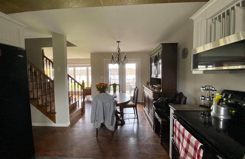 North Algona Wilberforce Cottage | Bright airy cottage on Wilson’s baynnBoat and motor available for extra feen