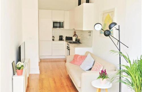 Alcantara Apartment | Bright Alcântara Escape with AC