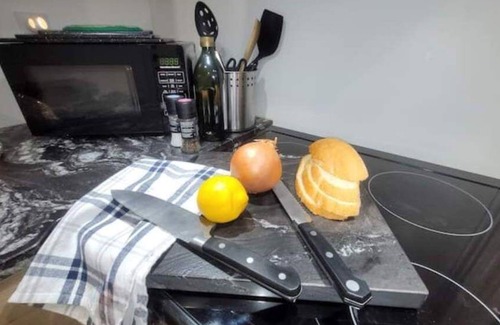 Windsor Apartment | Bright and Cozy Nest in the City 1BR near River, Swim Park, Casino & Tunnel