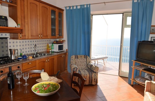 Praiano Apartment | Bright and spacious apartment where you can enjoy peace and beautiful sea views