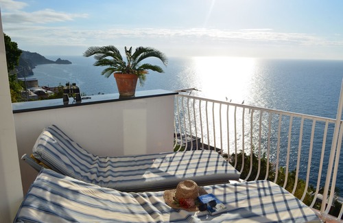 Praiano Apartment | Bright and spacious apartment where you can enjoy peace and beautiful sea views