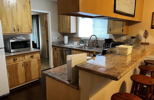 Alameda Apartment | Bright and Spacious Apartment by Downtown Alameda, 2BR 2BA