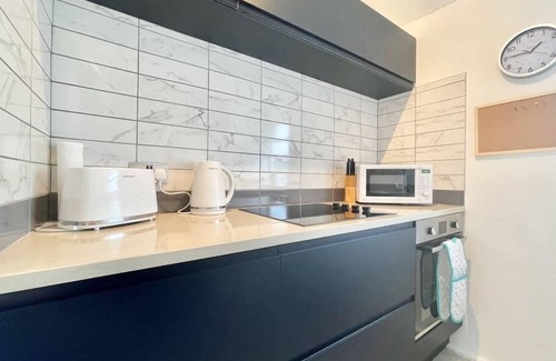 Cardonald Apartment | Bright and Stylish 3-Bed Flat in Glasgow