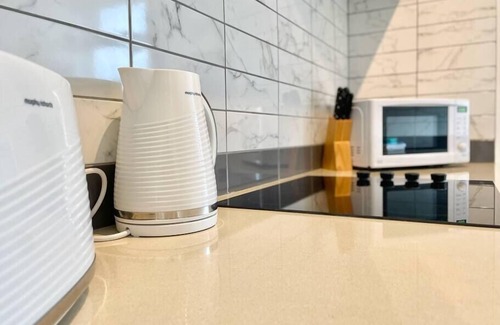 Cardonald Apartment | Bright and Stylish 3-Bed Flat in Glasgow