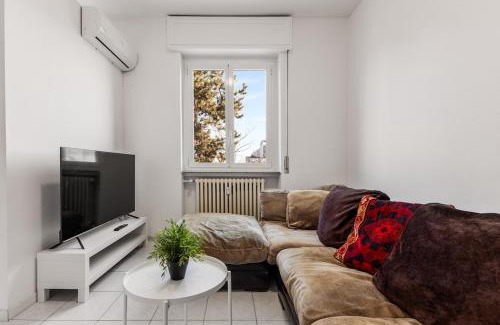 Peschiera Borromeo Apartment | Bright apartment near Milan and Linate AC