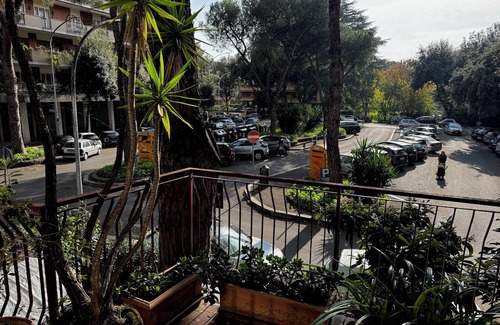 Quartiere XX Ardeatino Apartment | Bright apartment overlooking a characteristic square