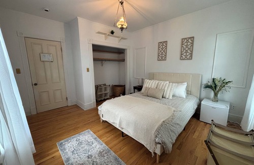 Saugerties South Hotel | Bright Bedroom Near The Forest