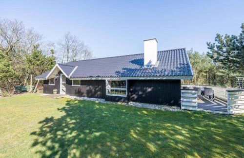 Houstrup House | Bright Cottage with Covered Terrace-By Traum