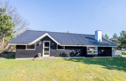 Houstrup House | Bright Cottage with Covered Terrace-By Traum