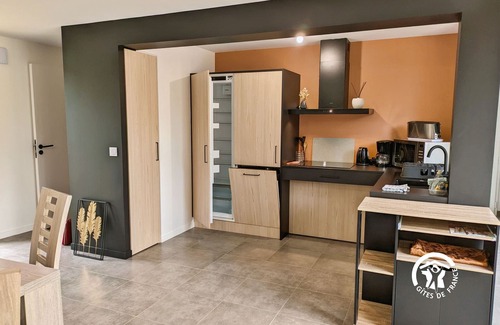 Andouille Cottage | Bright cottage with heated pool and PMR access, near Laval